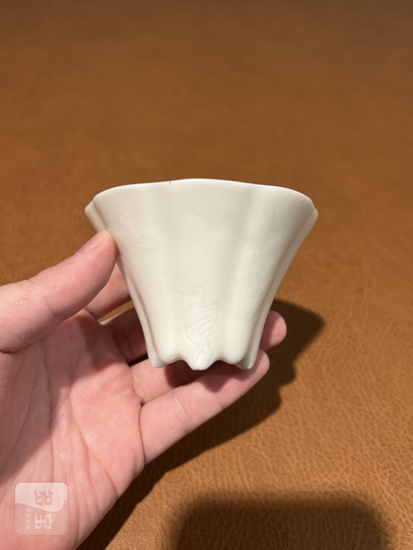十七世纪 德化暗刻兰花杯 - 图2